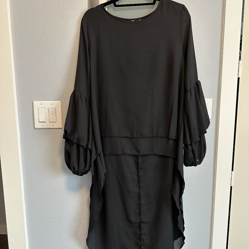 High/Low Long Sleeve Black Top (Size M)
